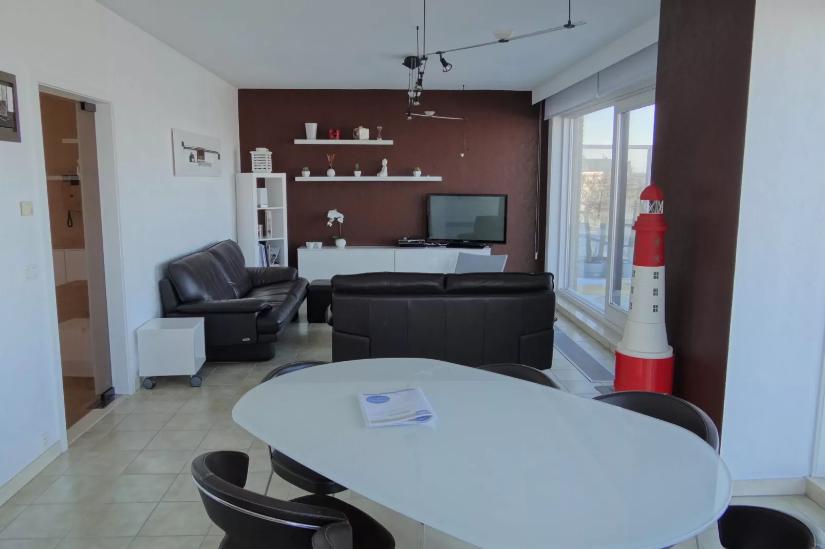 DEN OEVER V 903-Living room