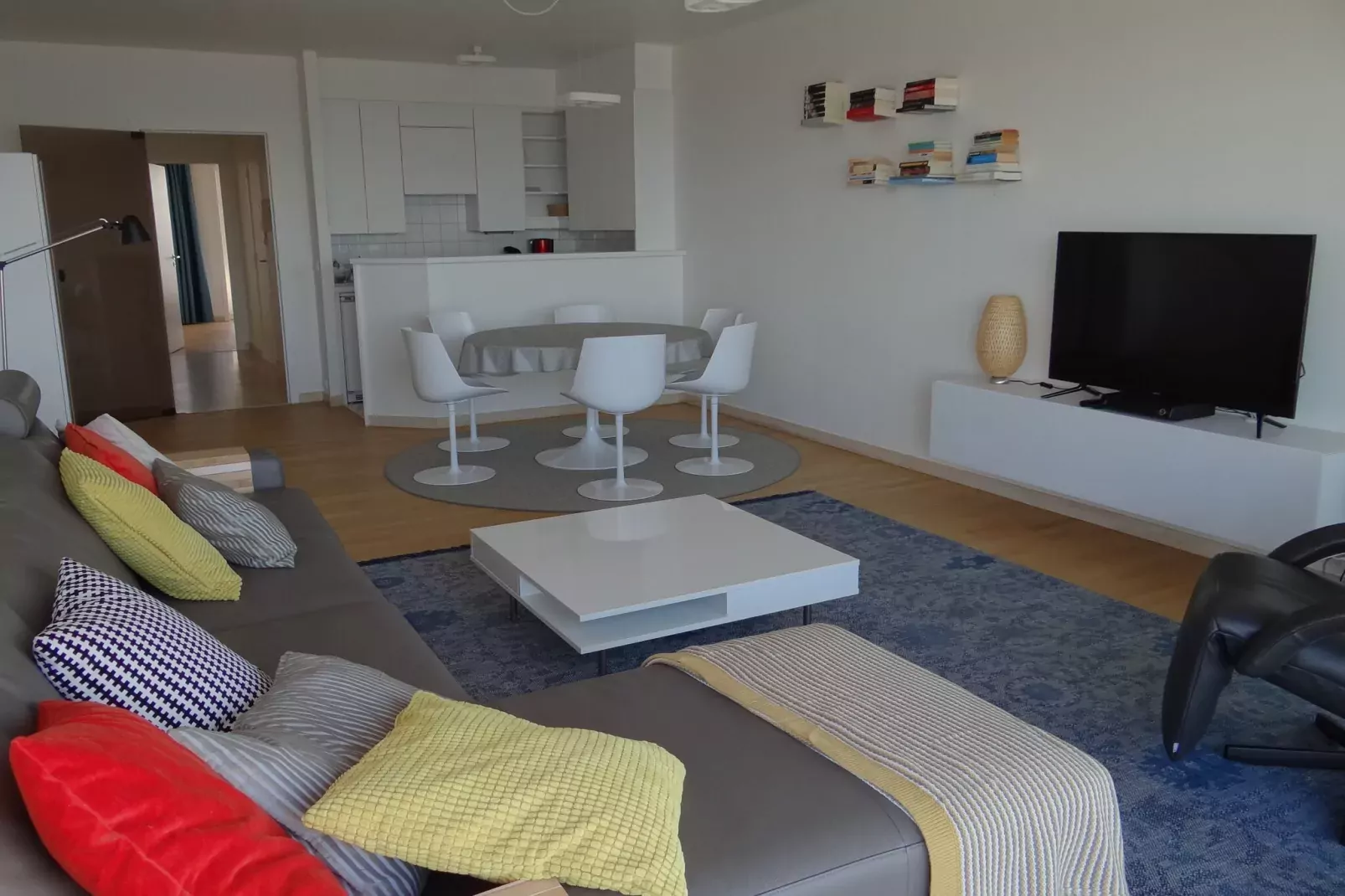 SCORPIO BI 1201GAR-Living room