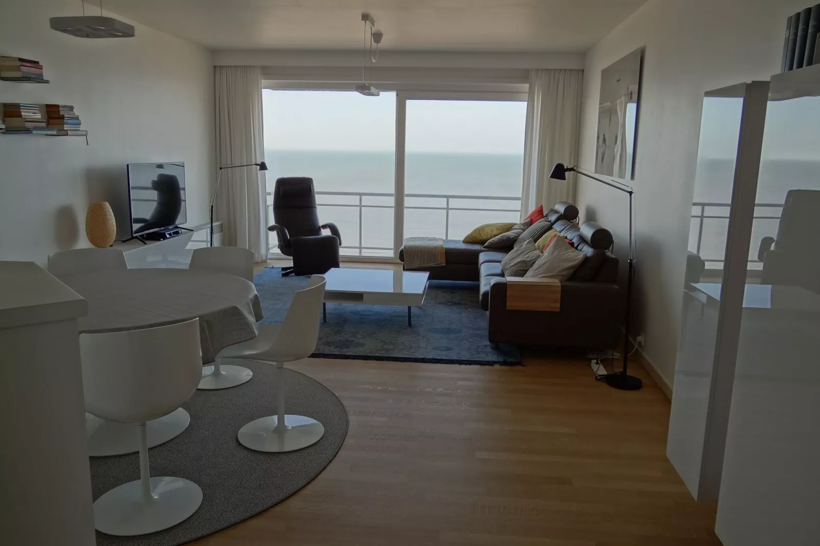 SCORPIO BI 1201GAR-Living room
