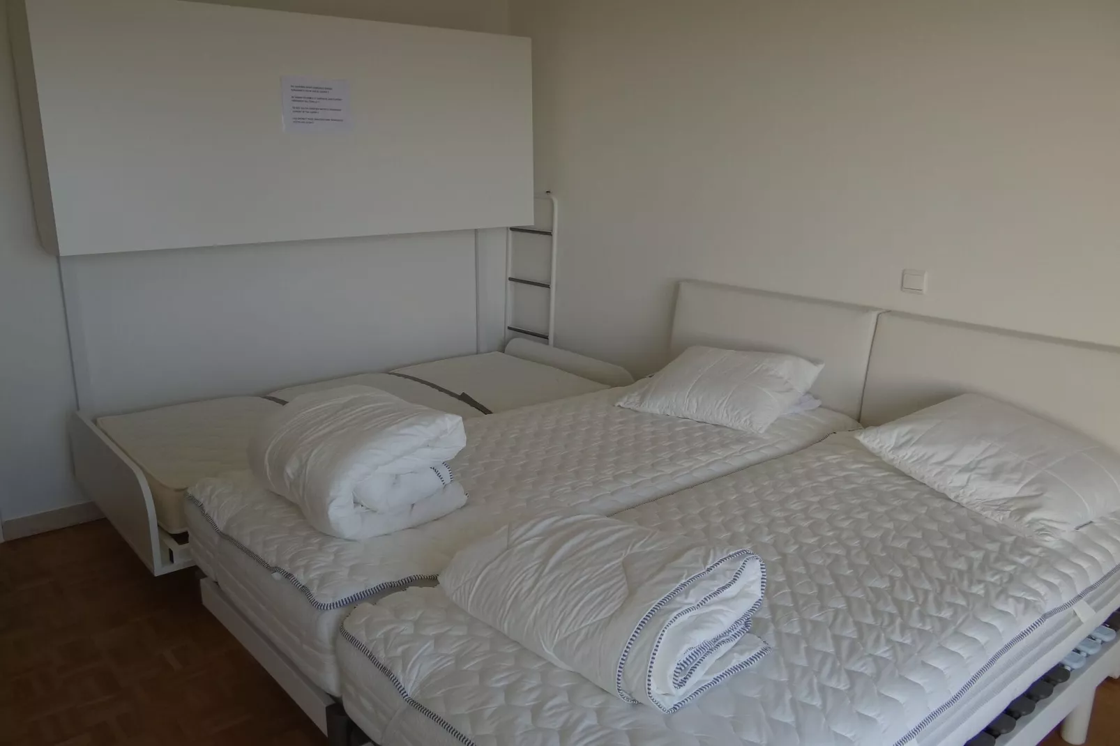 SCORPIO BI 1201GAR-Bedroom