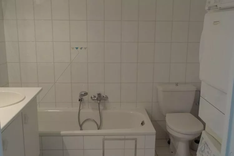 SCORPIO BI 1201GAR-Bathroom