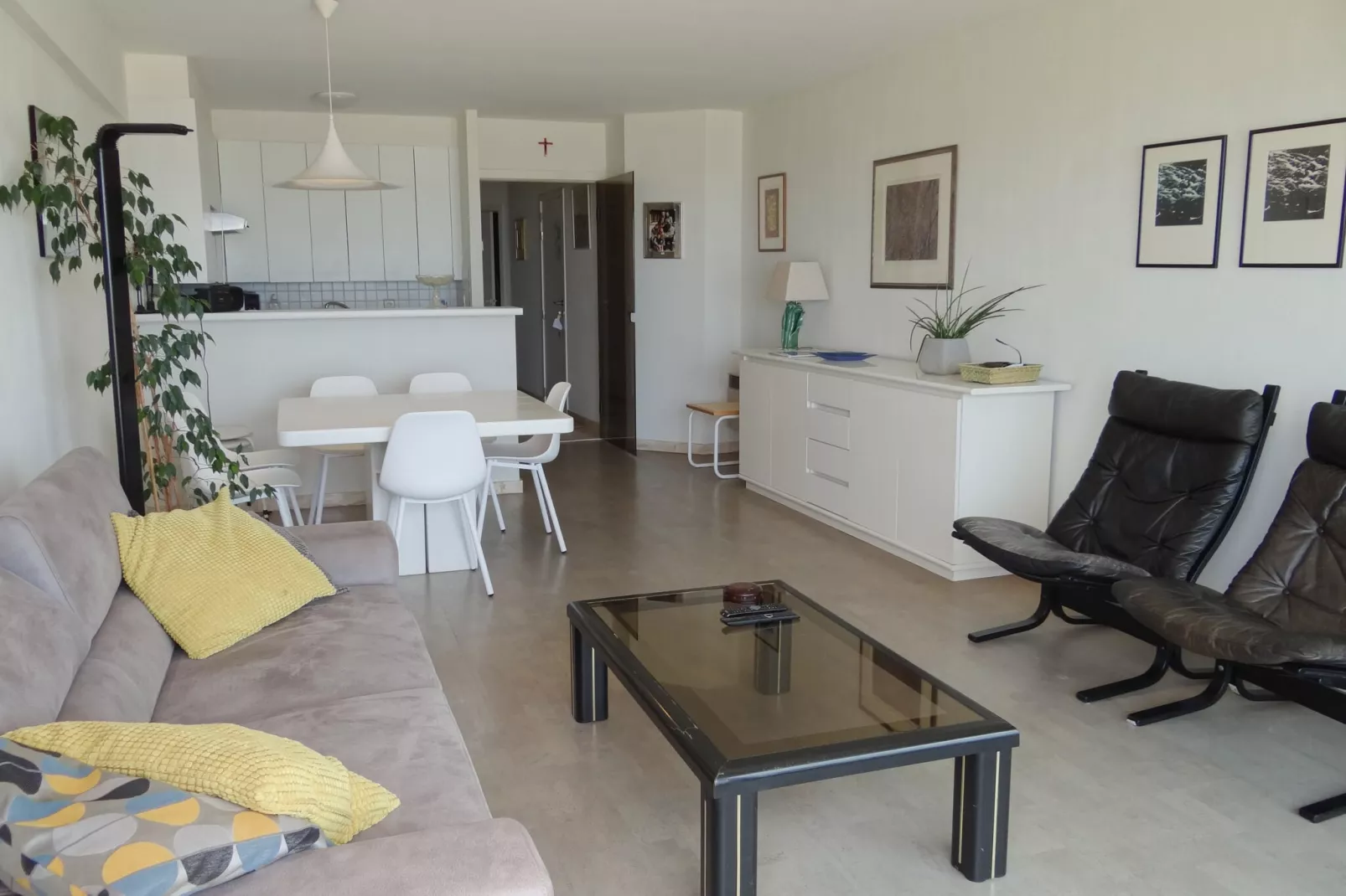 ZEEMEERMIN 502-Living room
