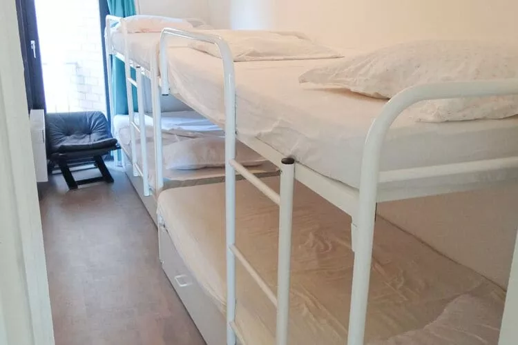 ZEEMEERMIN 502-Bedroom