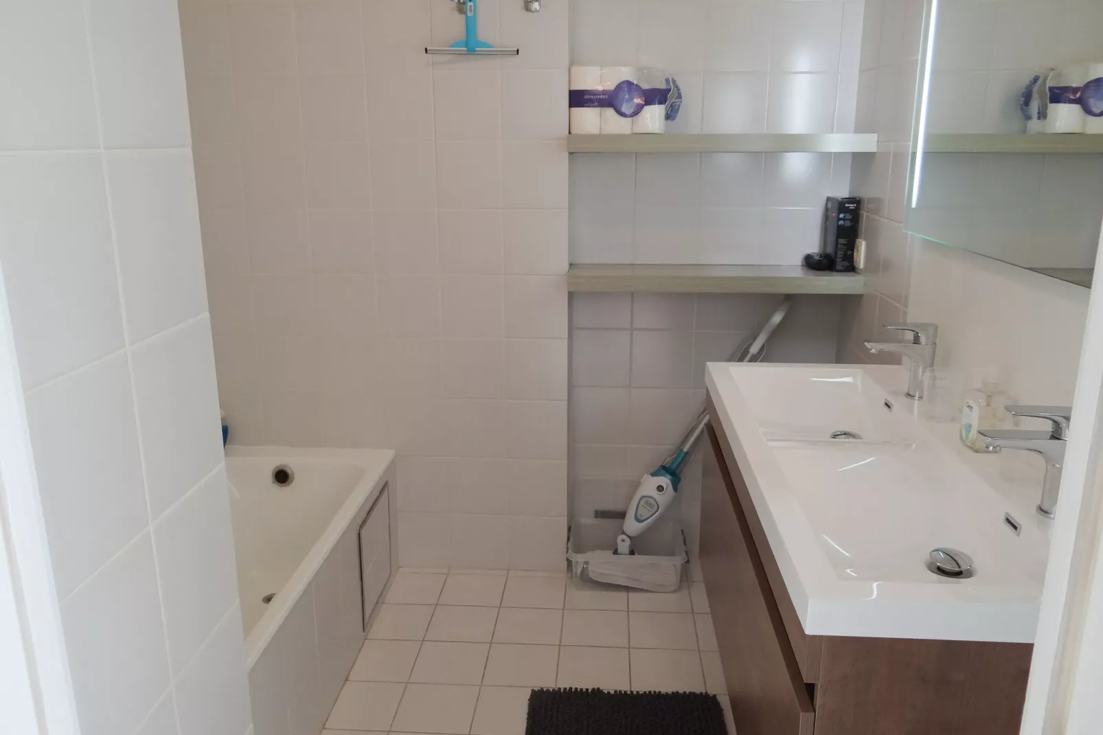 TIJL A 702-Bathroom