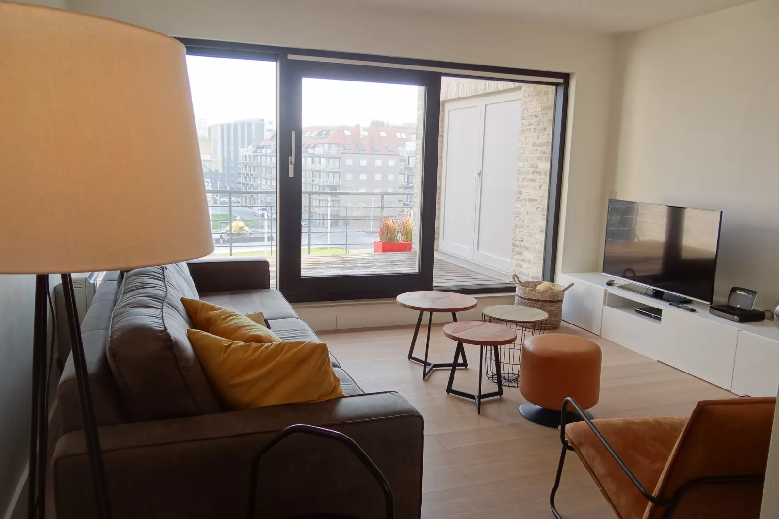 SANDY CAPE 401-Living room