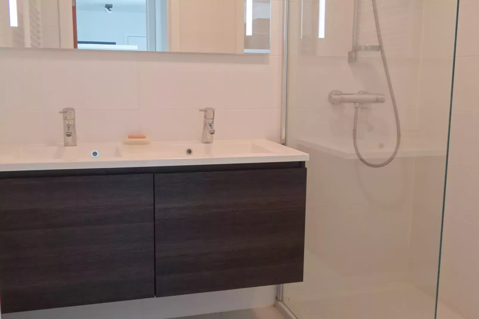 LELANTINA 303-Bathroom