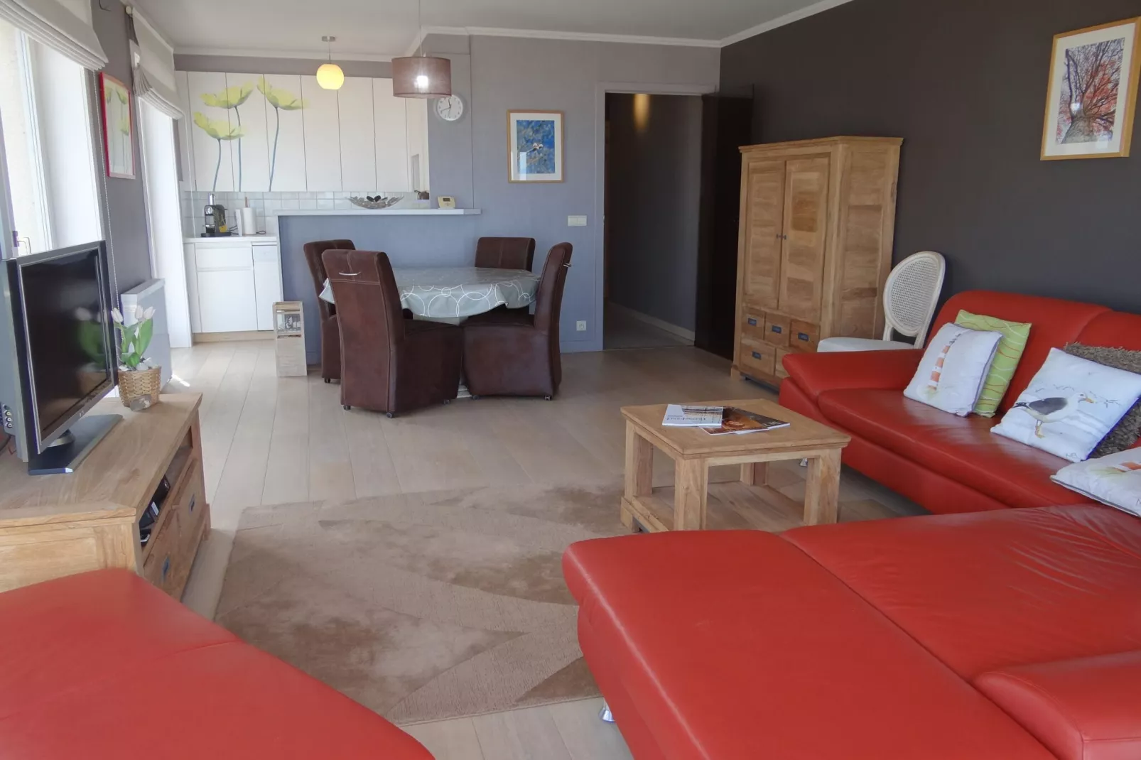 SEAWIND 603-Living room