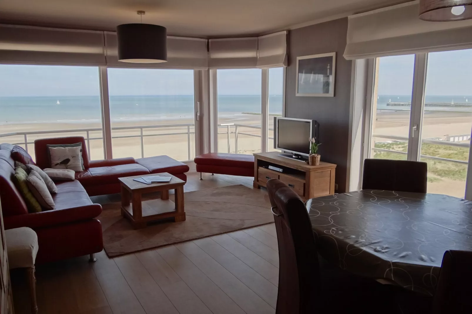 SEAWIND 603-Living room