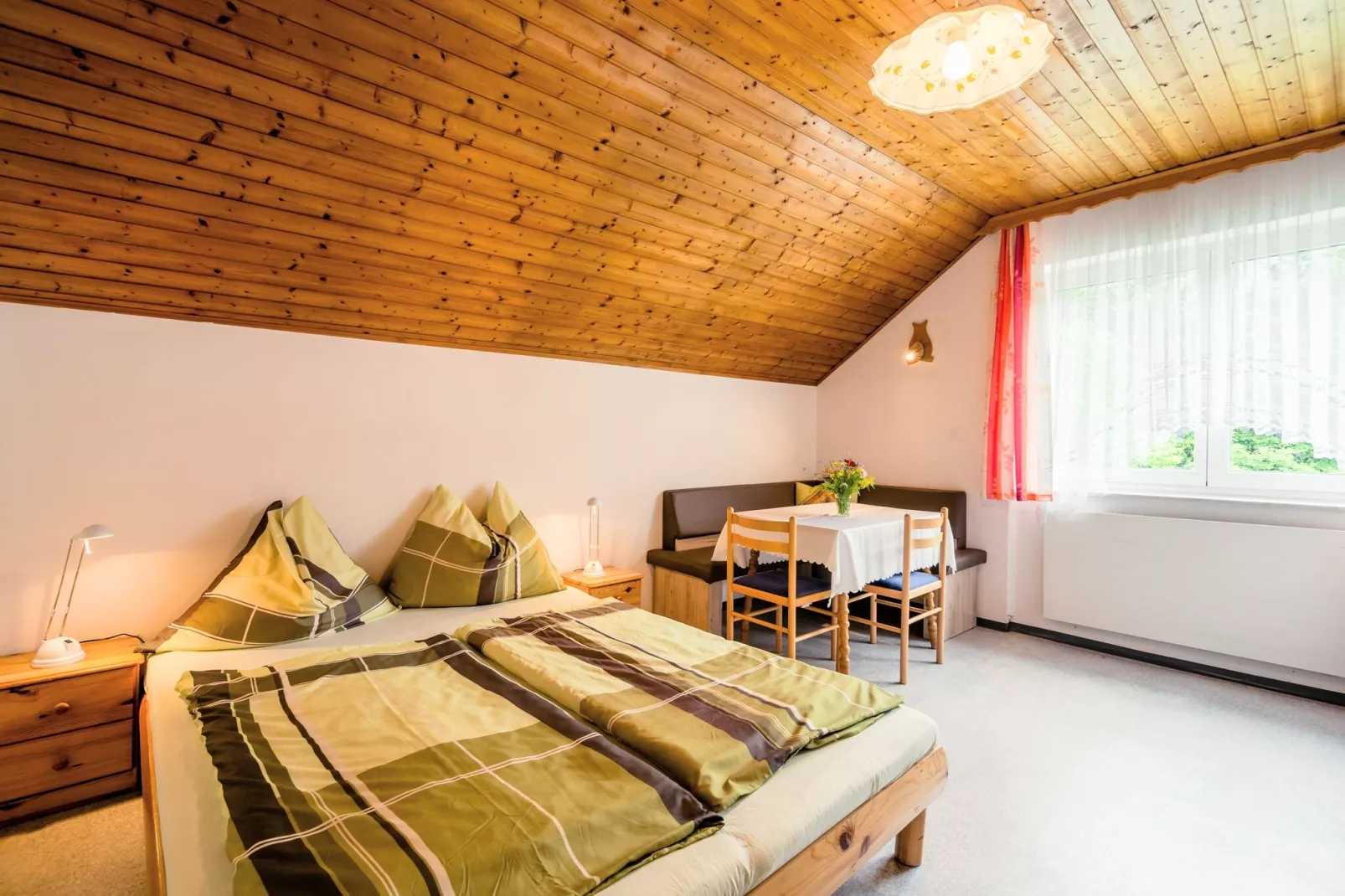 Apartment Tröpolach OG-Schlafzimmer