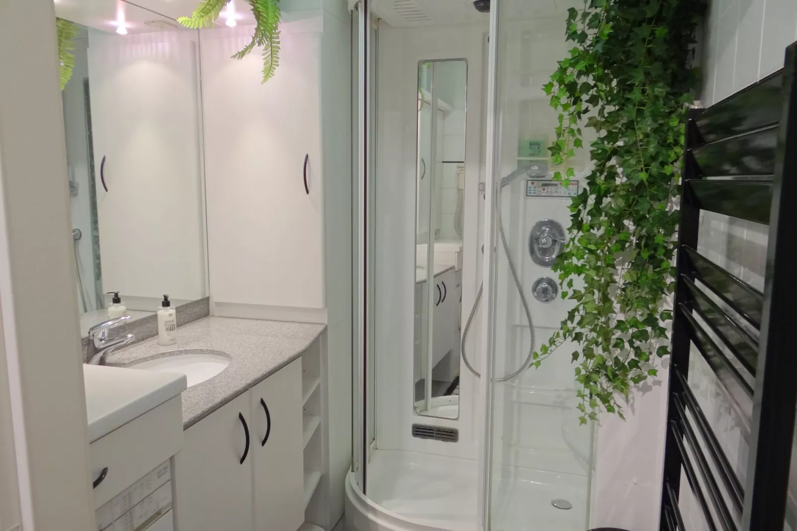 PANORAMA C2 D505-Bathroom