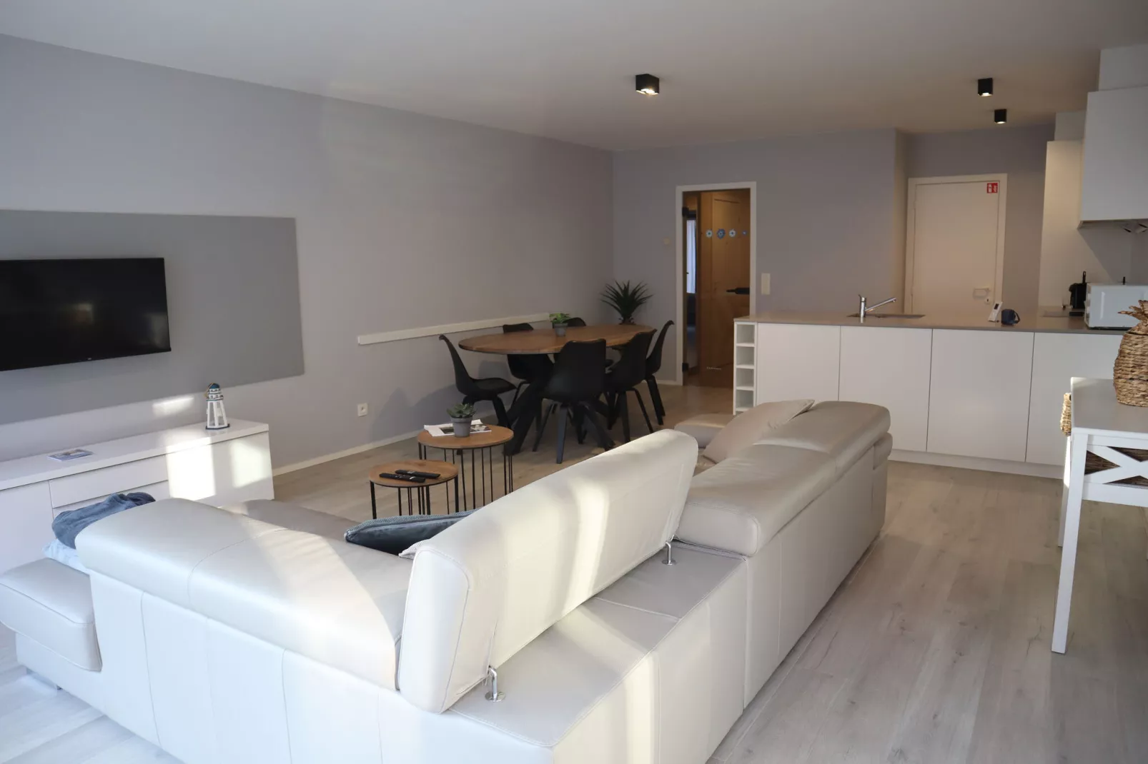 CAP SUD I 0102GAR-Living room