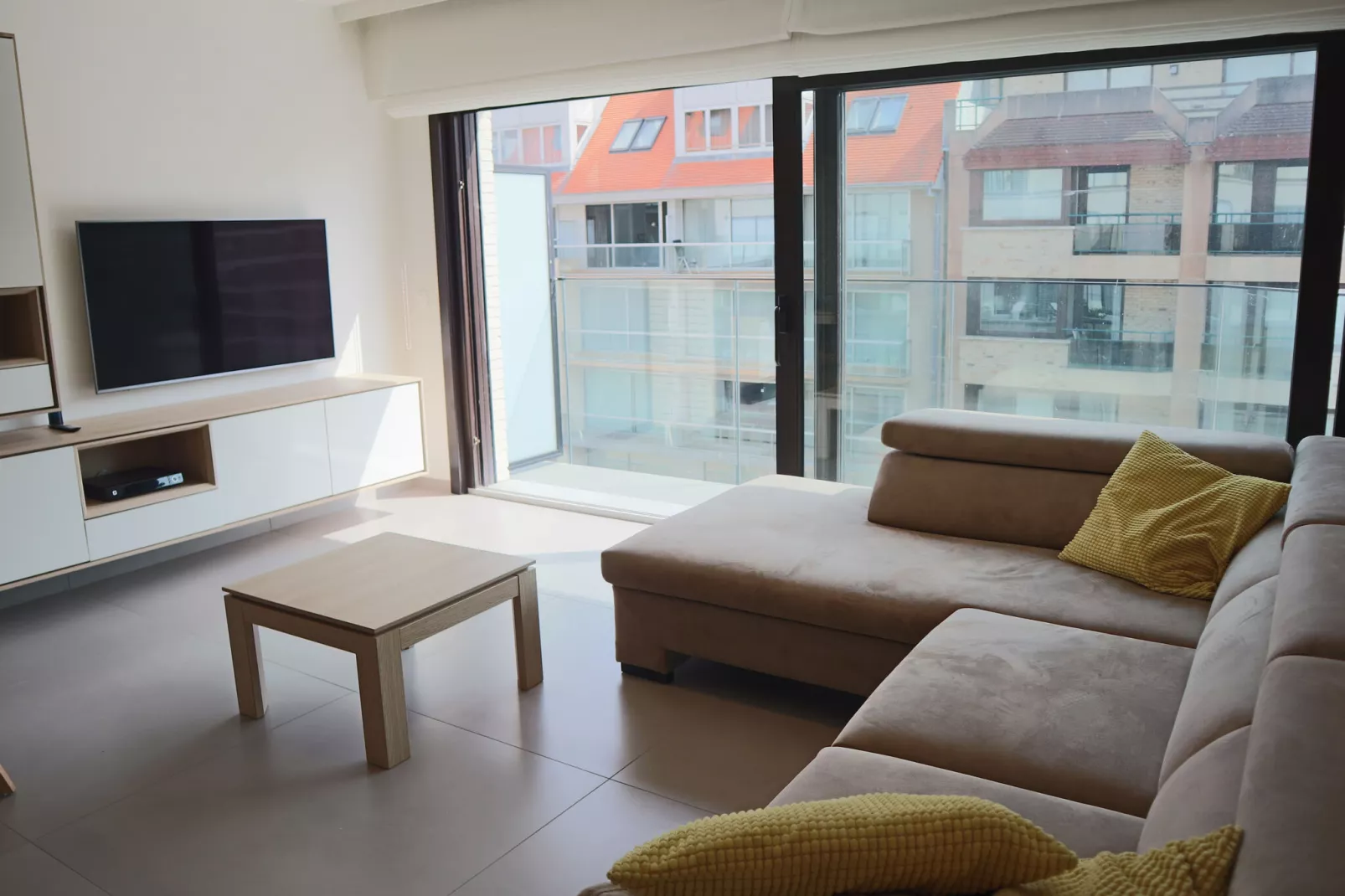 AMBASSADE C-Living room