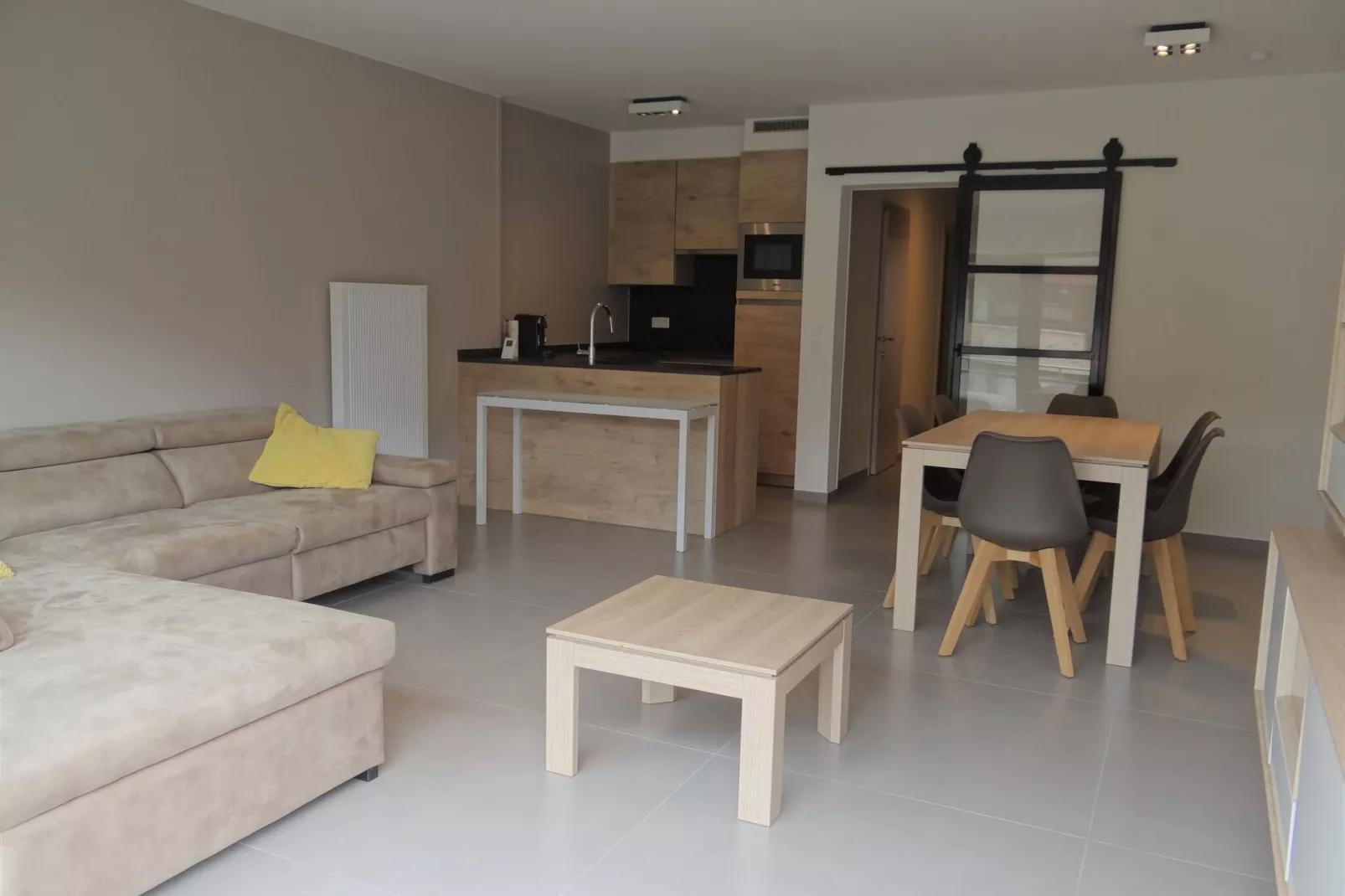 AMBASSADE C-Living room