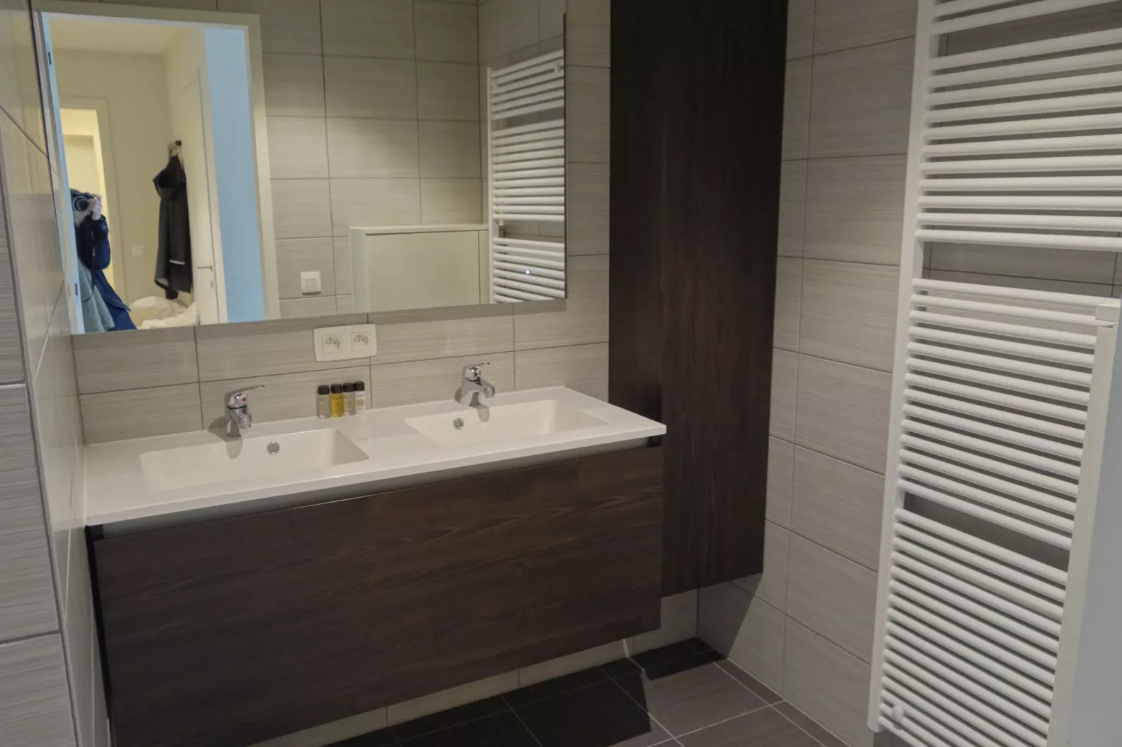 KARTHUIZER E4 0101PK-Bathroom