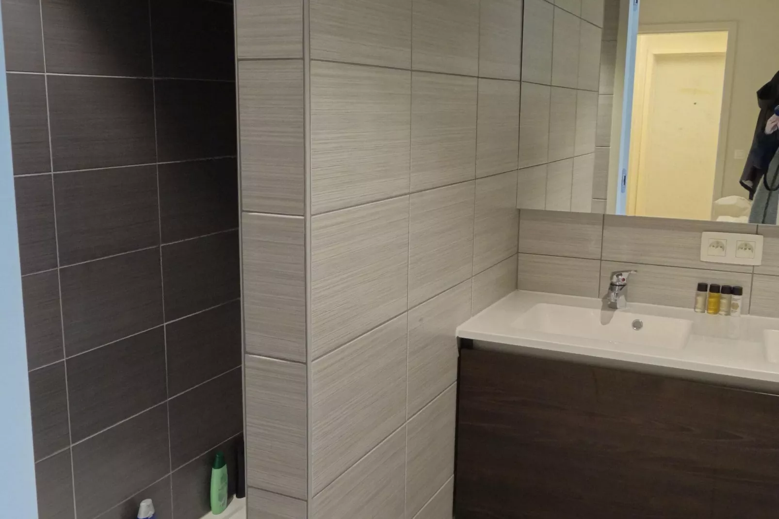 KARTHUIZER E4 0101PK-Bathroom