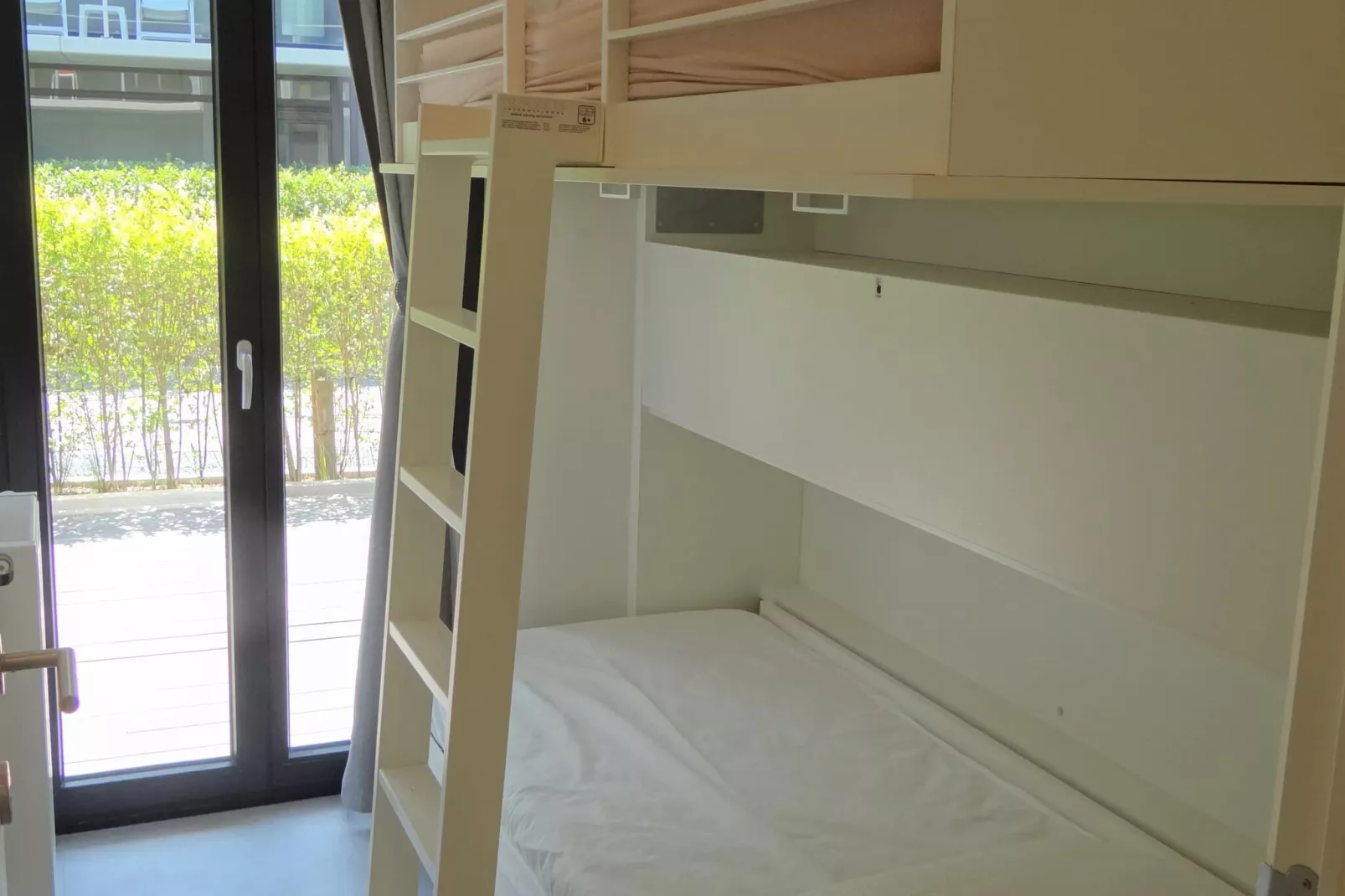 WATERFRONT 83A/0006PK-Bedroom
