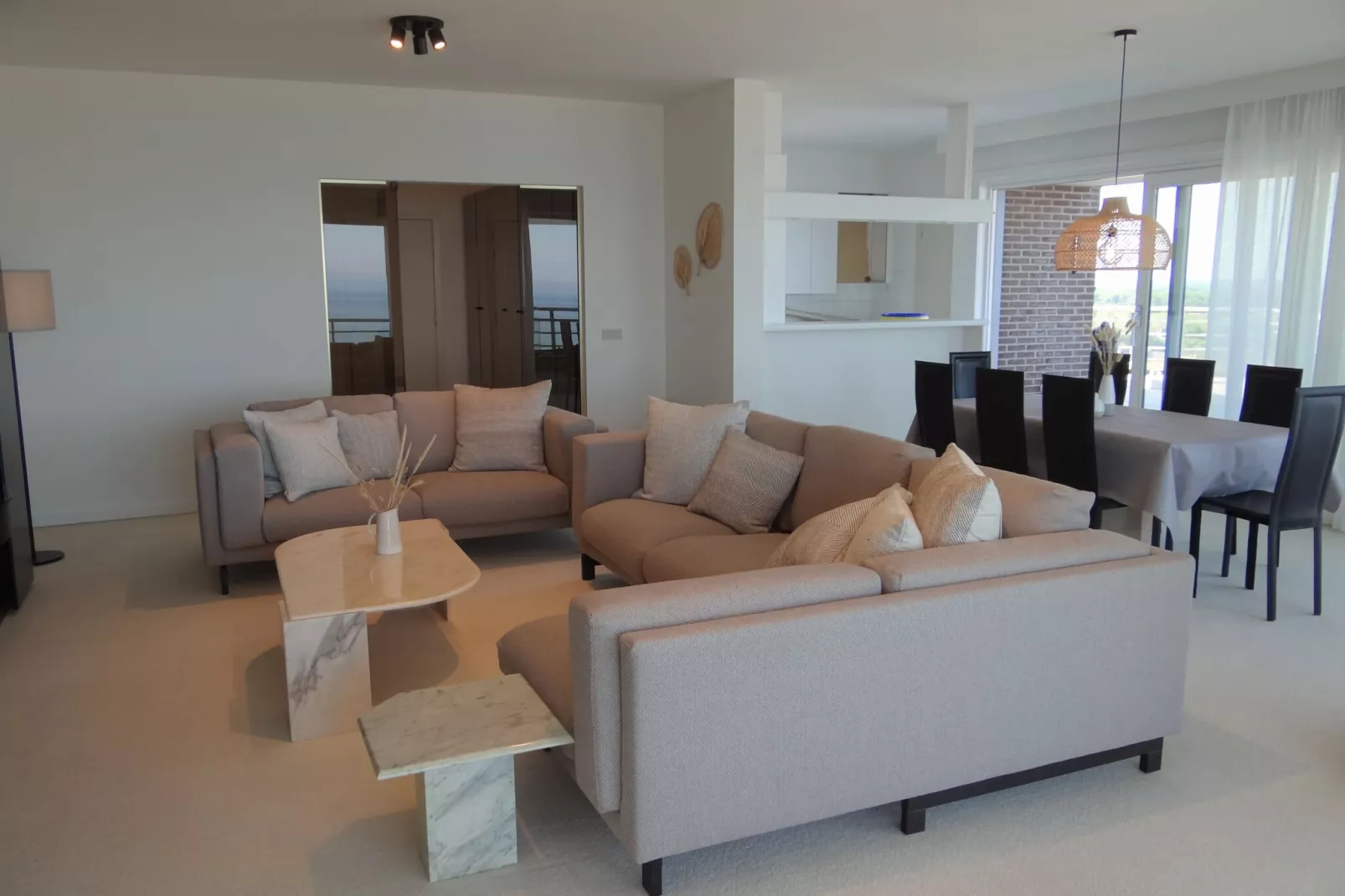 SCORPIO BI 1402GAR-Living room