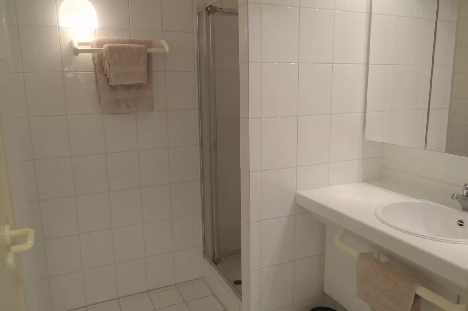 SCORPIO BI 1402GAR-Bathroom