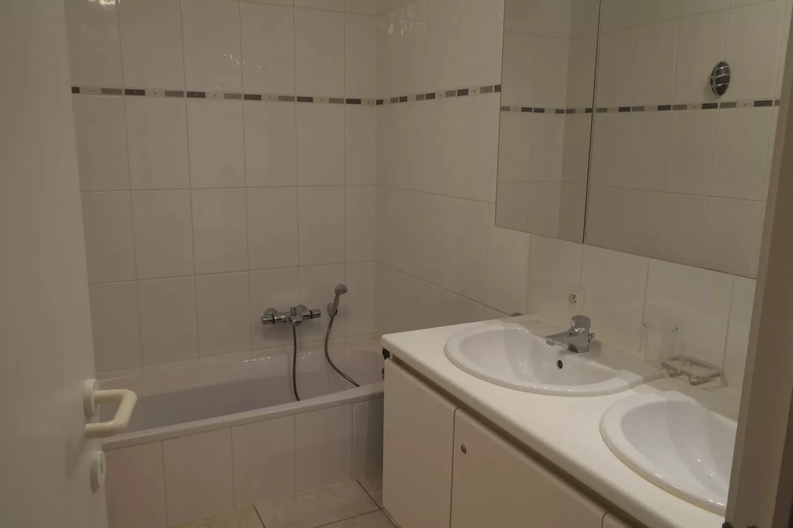 APOLLO XI 0102GAR-Bathroom