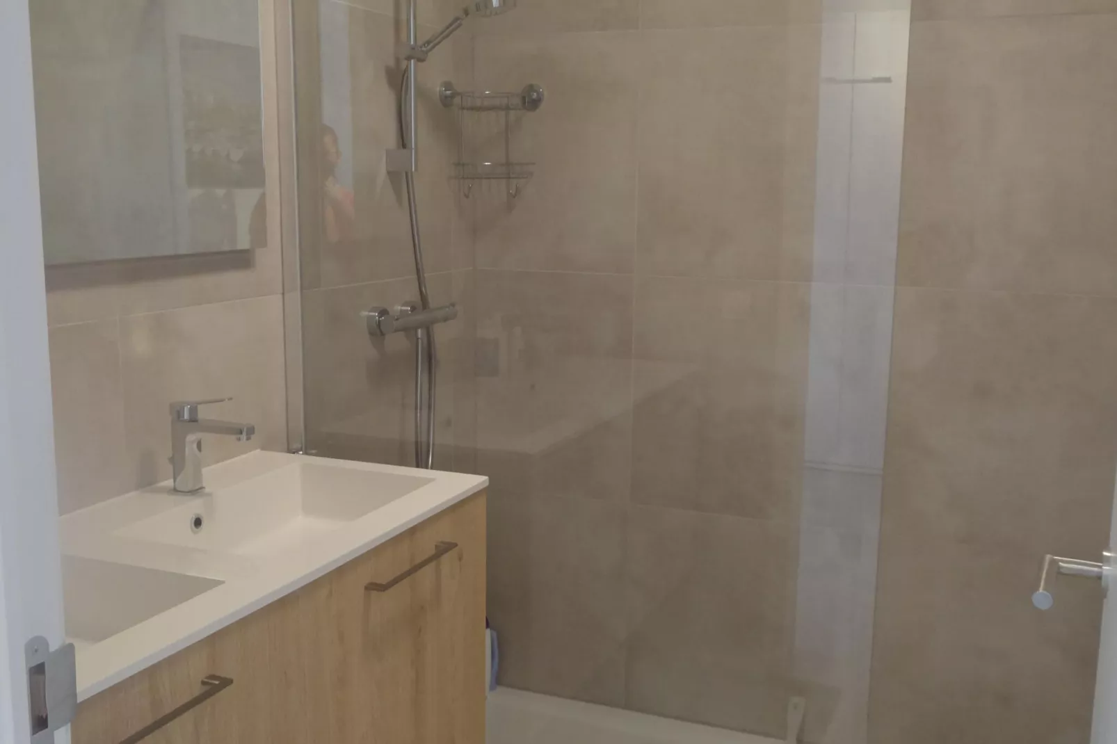 KARTHUIZER E1 0203PK-Bathroom