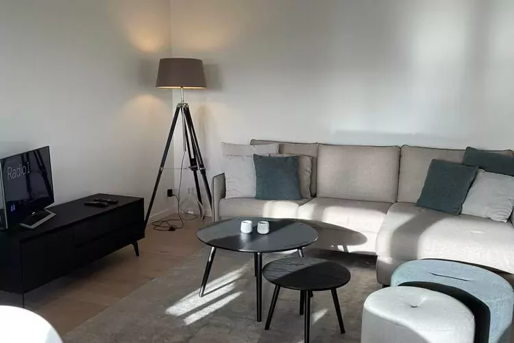 DOCKSIDE 403-Living room