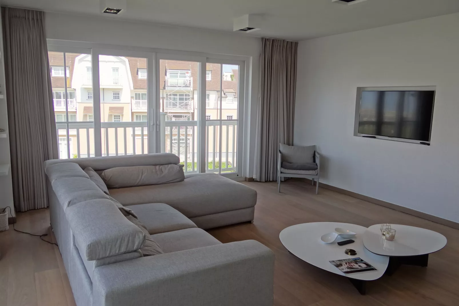 DOCKSIDE 0304GAR-Living room