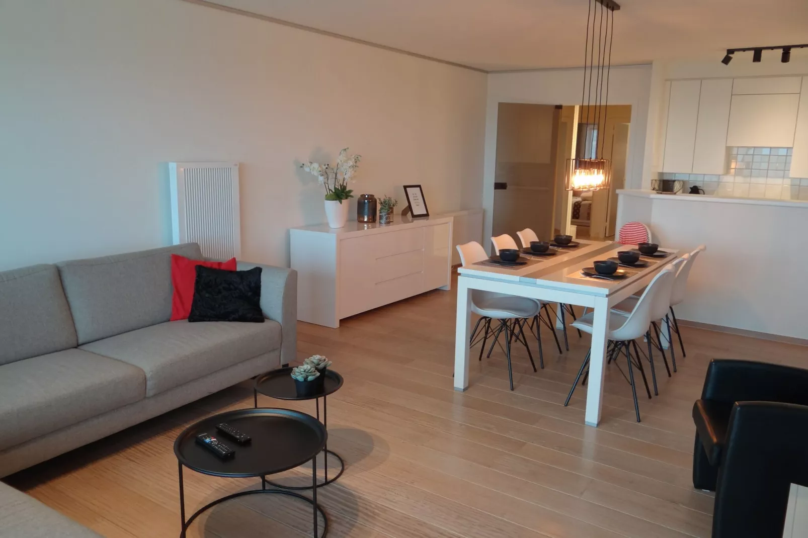 SCORPIO BI 101-Living room