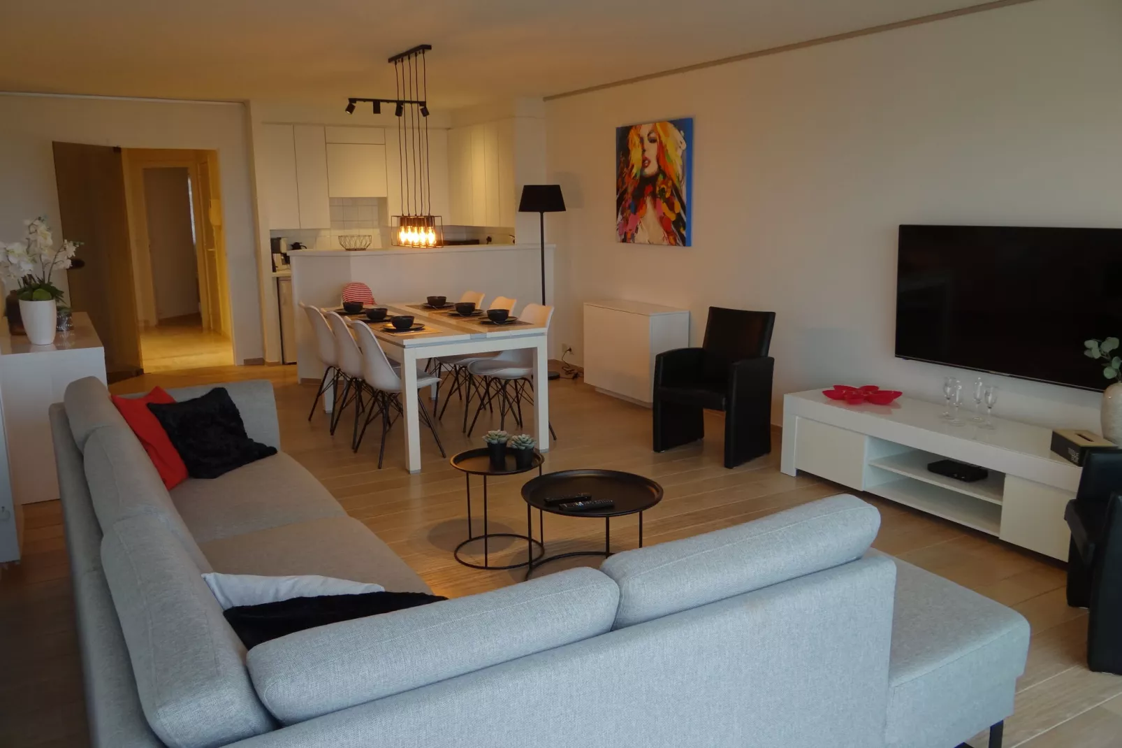 SCORPIO BI 101-Living room