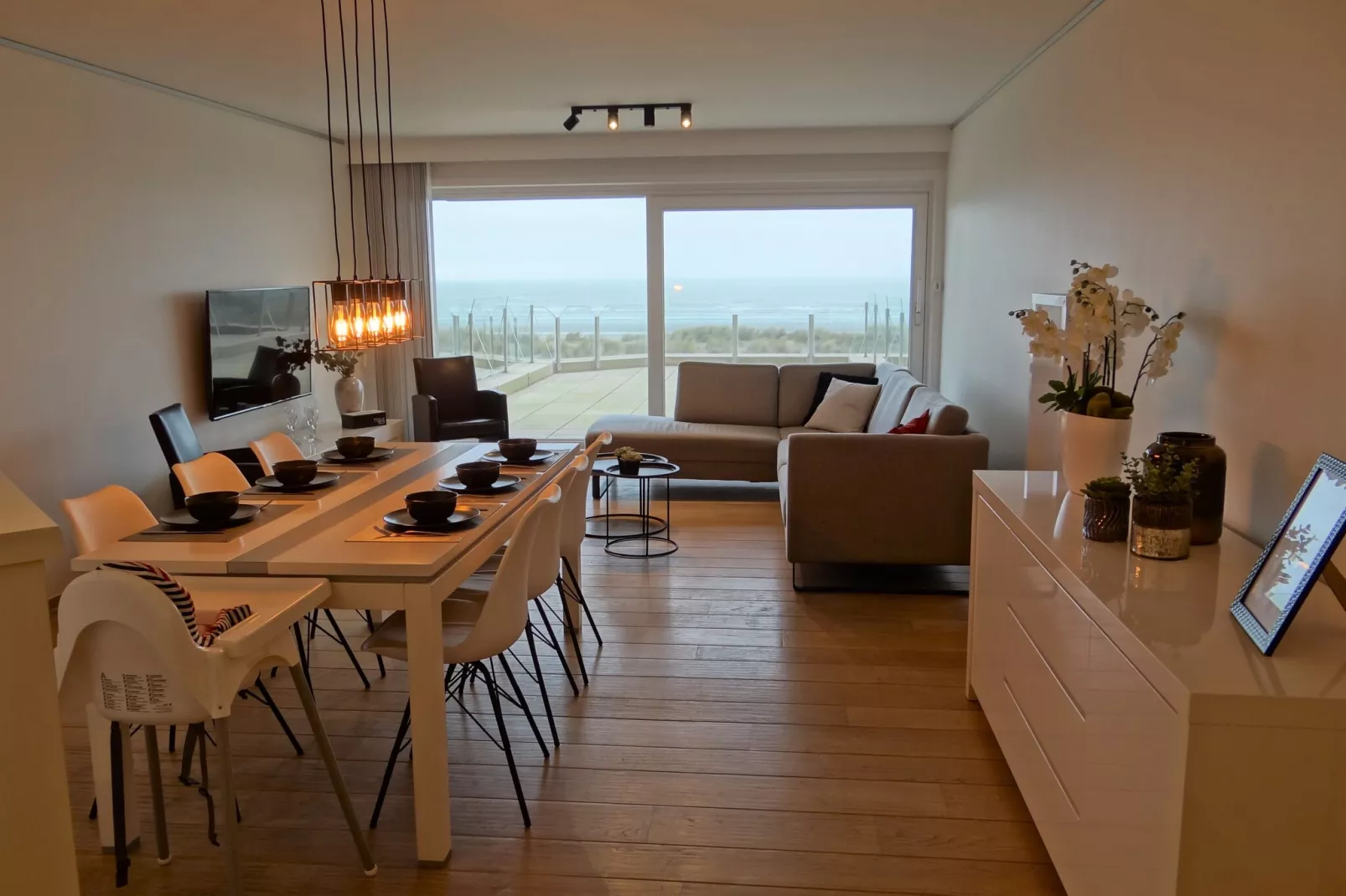 SCORPIO BI 101-Dining room
