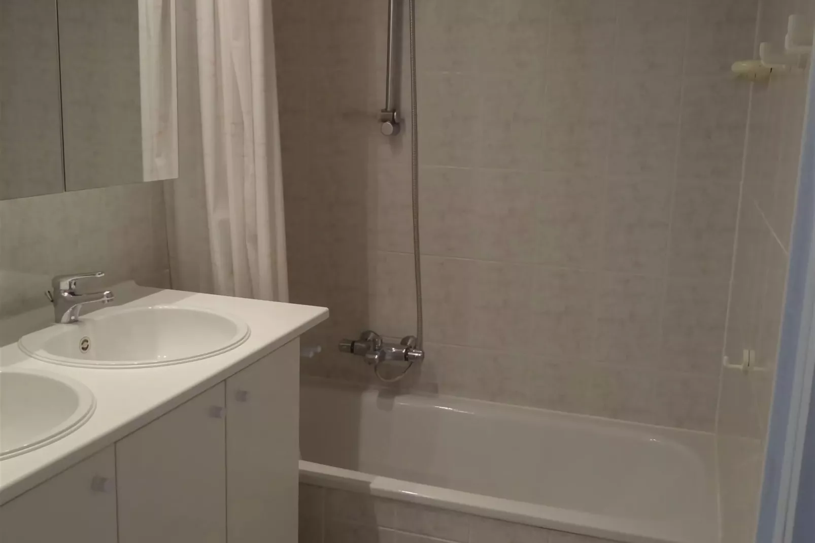 CASINO AB B0202-Bathroom