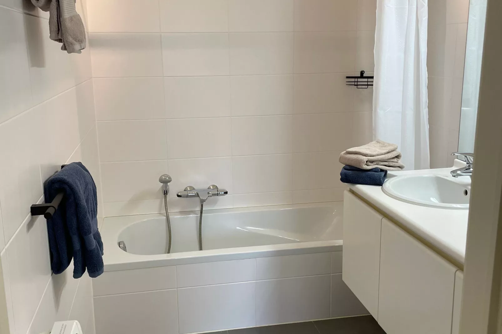 ZONNEHAVEN III 64B/0204G-LIFT I-Bathroom
