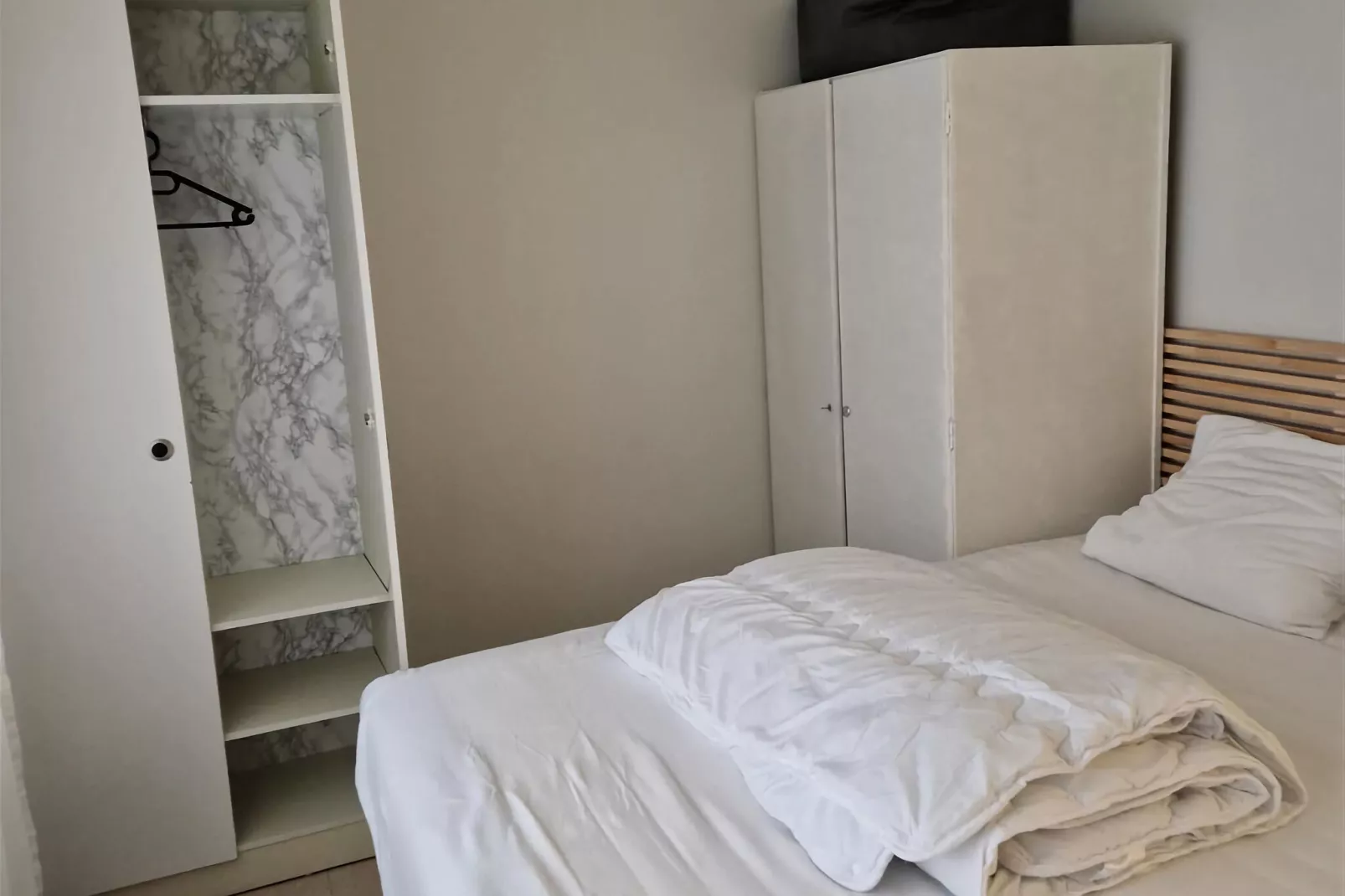 FLAMINGO 101-Bedroom