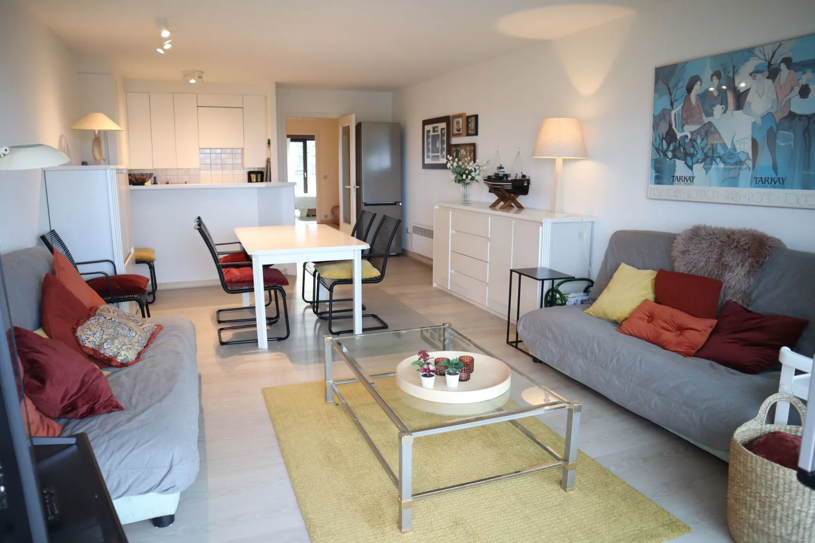 DEN OEVER V 108-Living room