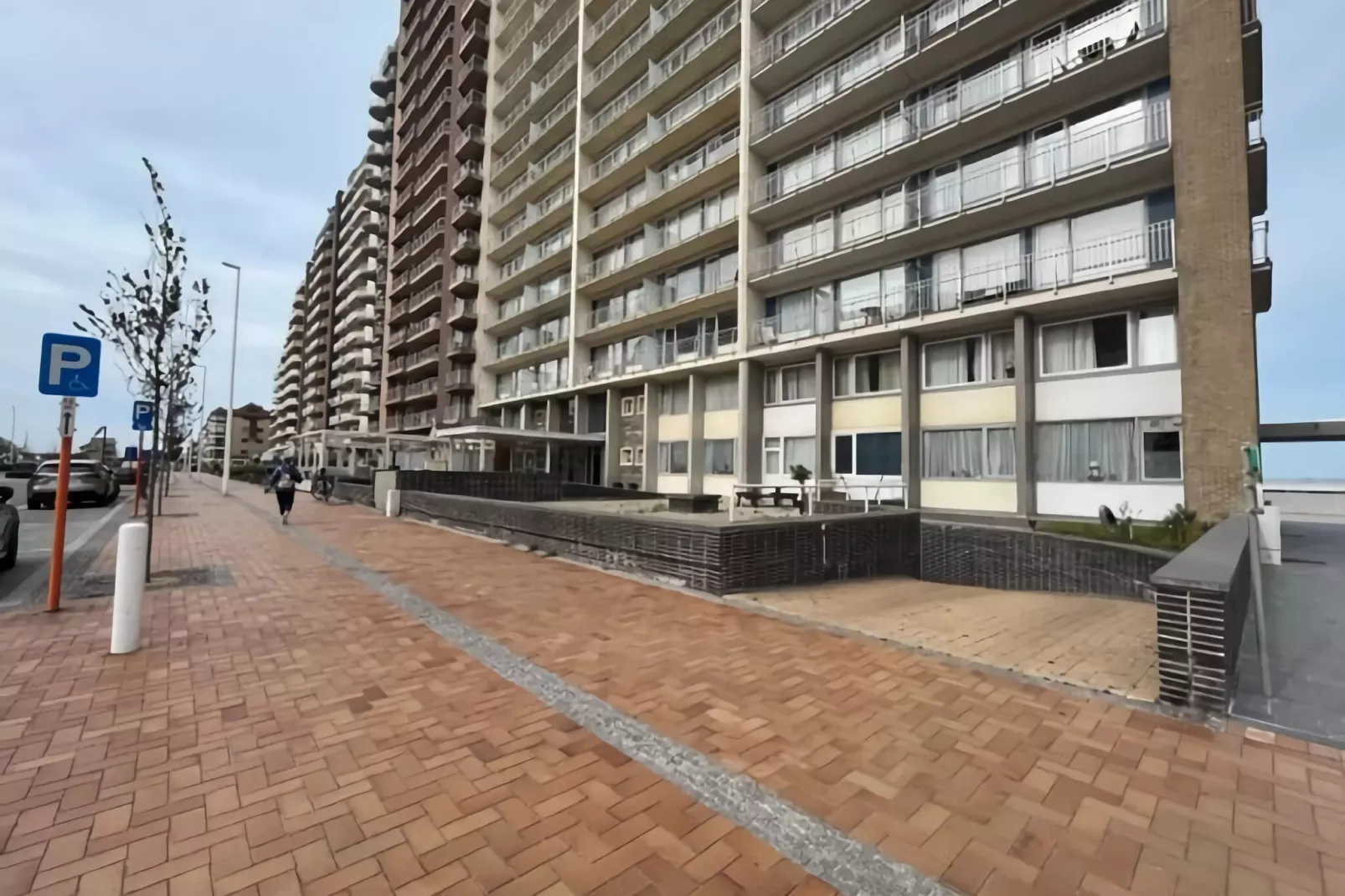 STRAND PALACE 0102PK-Exterior summer