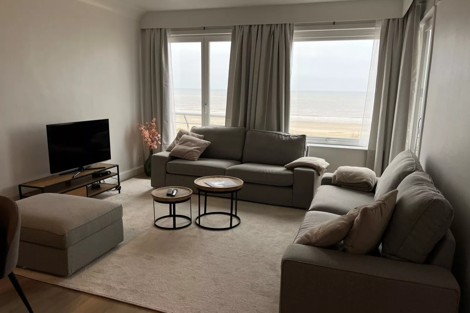 STRAND PALACE 0102PK-Living room