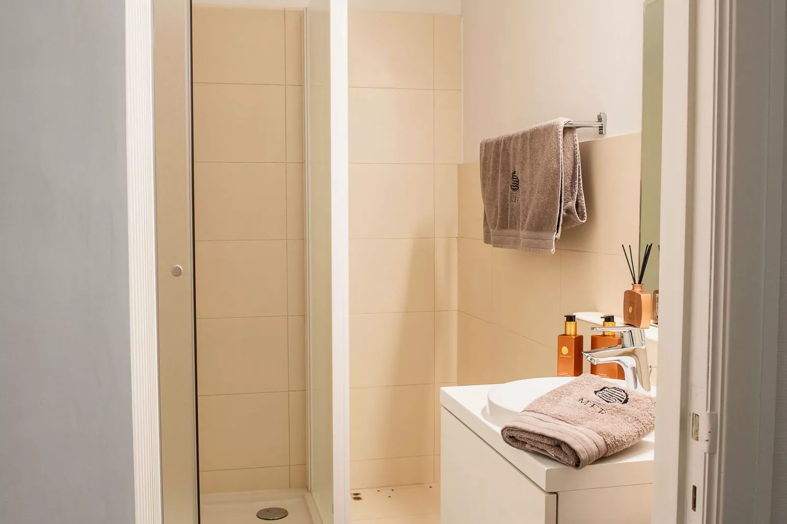 STRAND PALACE 0102PK-Bathroom