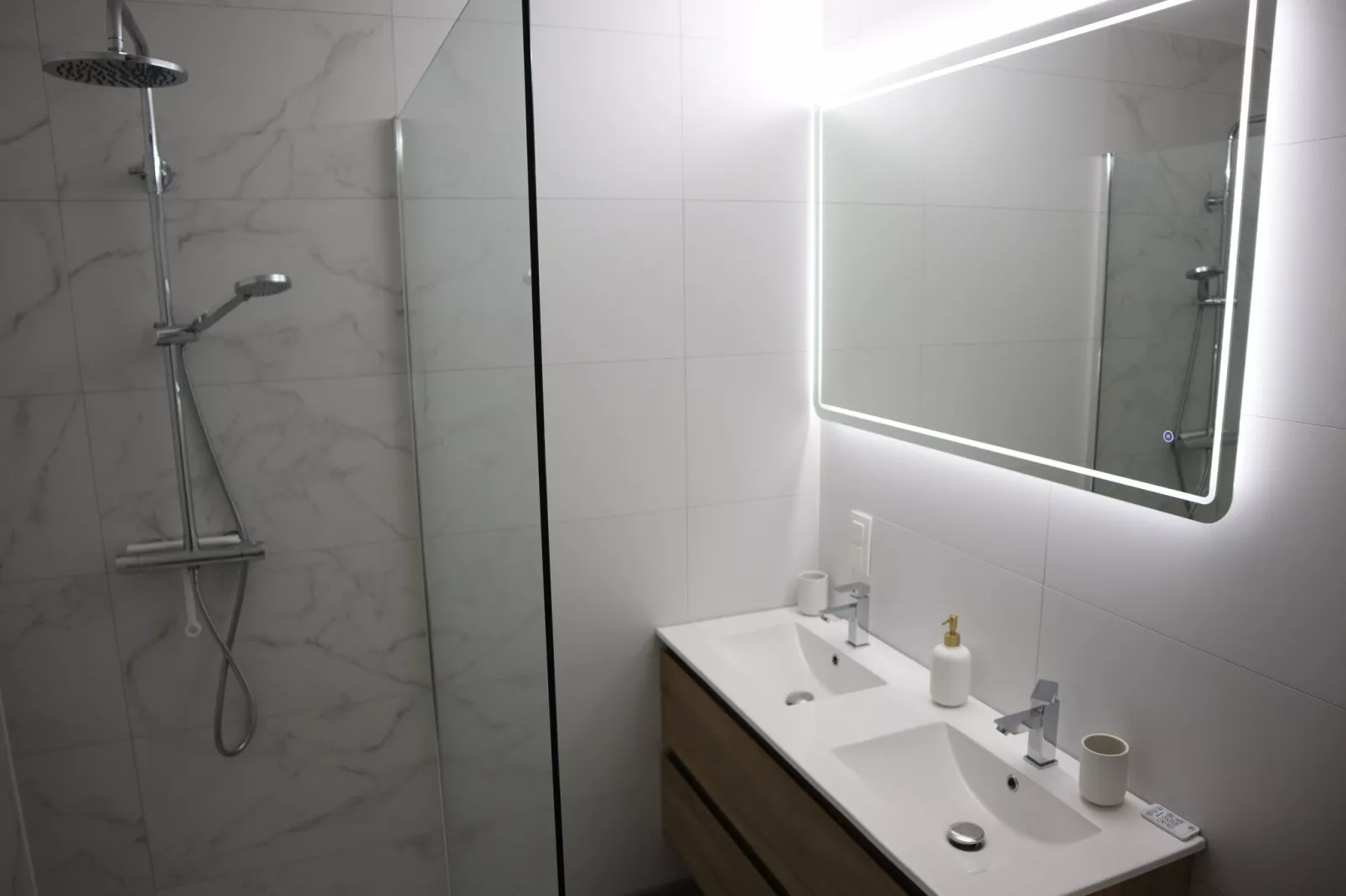 APOLLO V 602-Bathroom