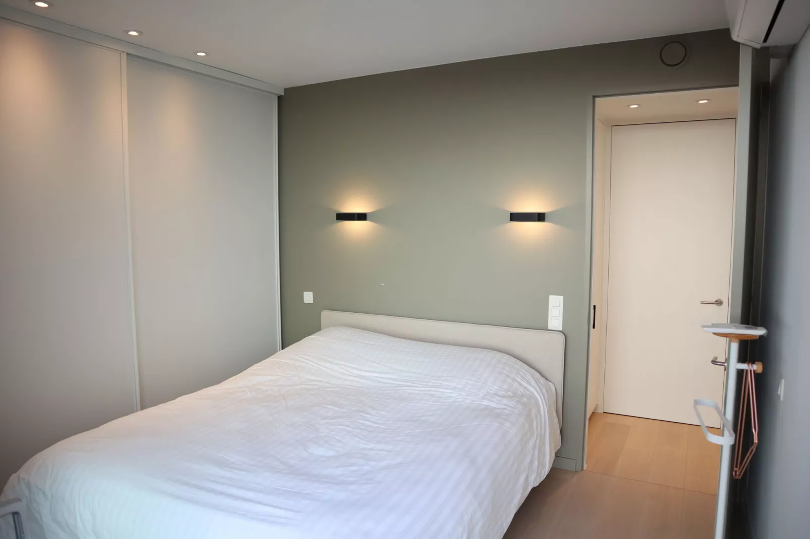 LOUIS EMILE 0901  garage-Bedroom