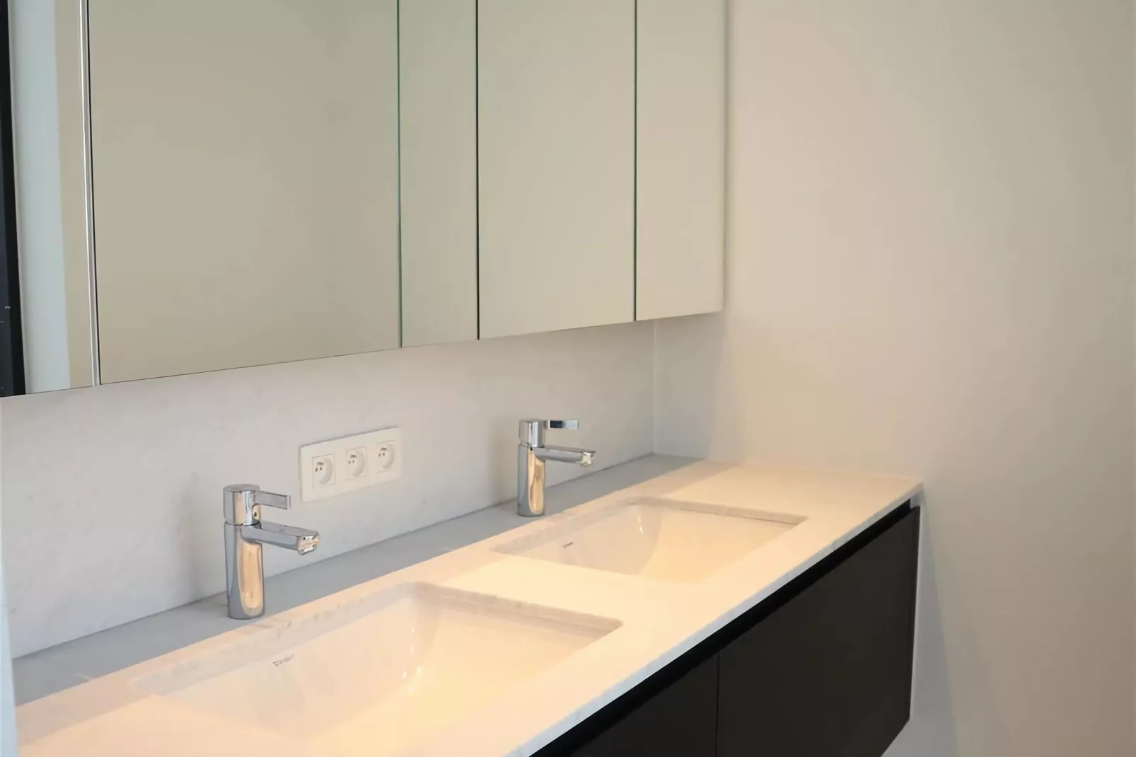 LOUIS EMILE 0901  garage-Bathroom