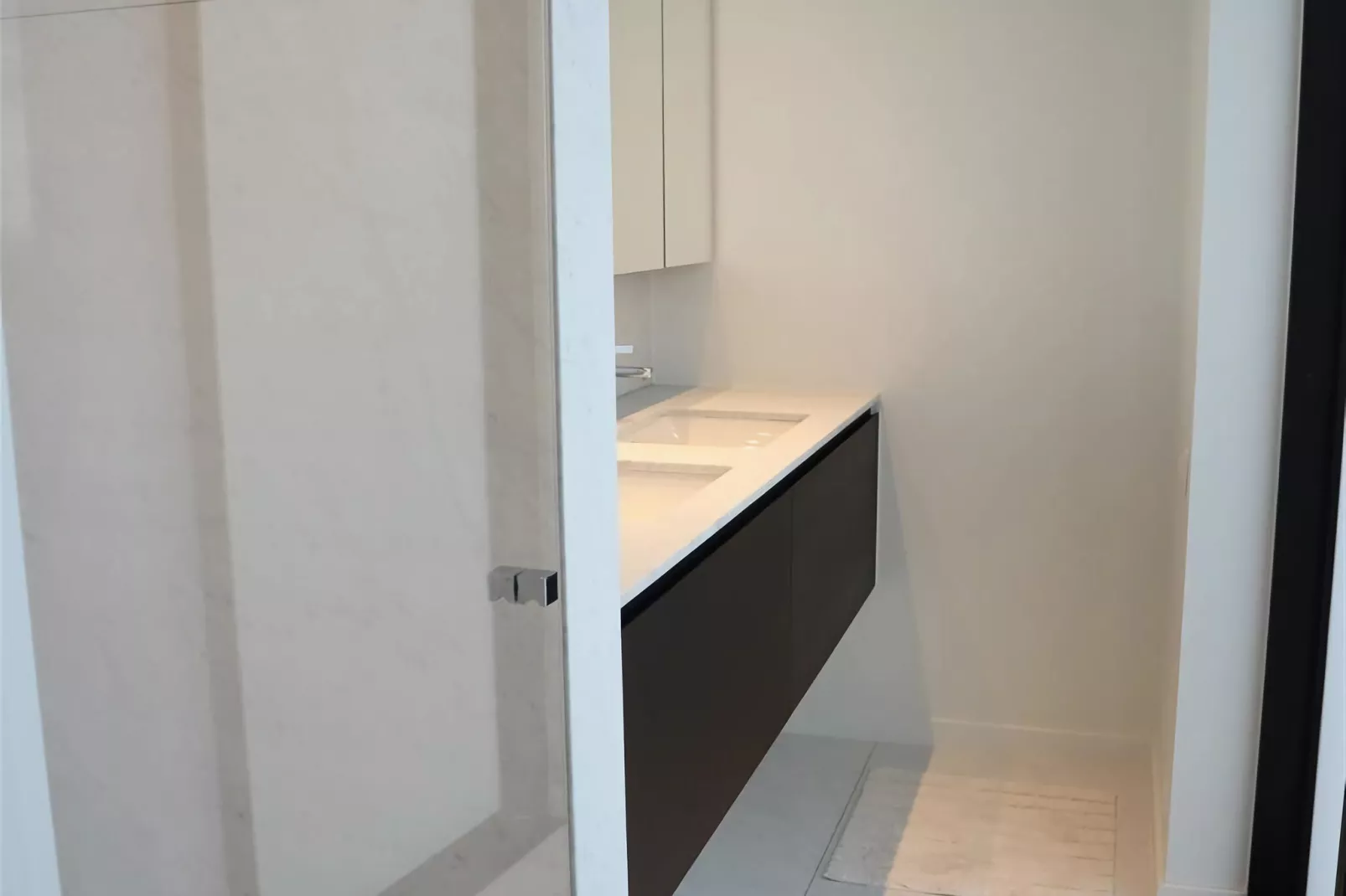 LOUIS EMILE 0901  garage-Bathroom