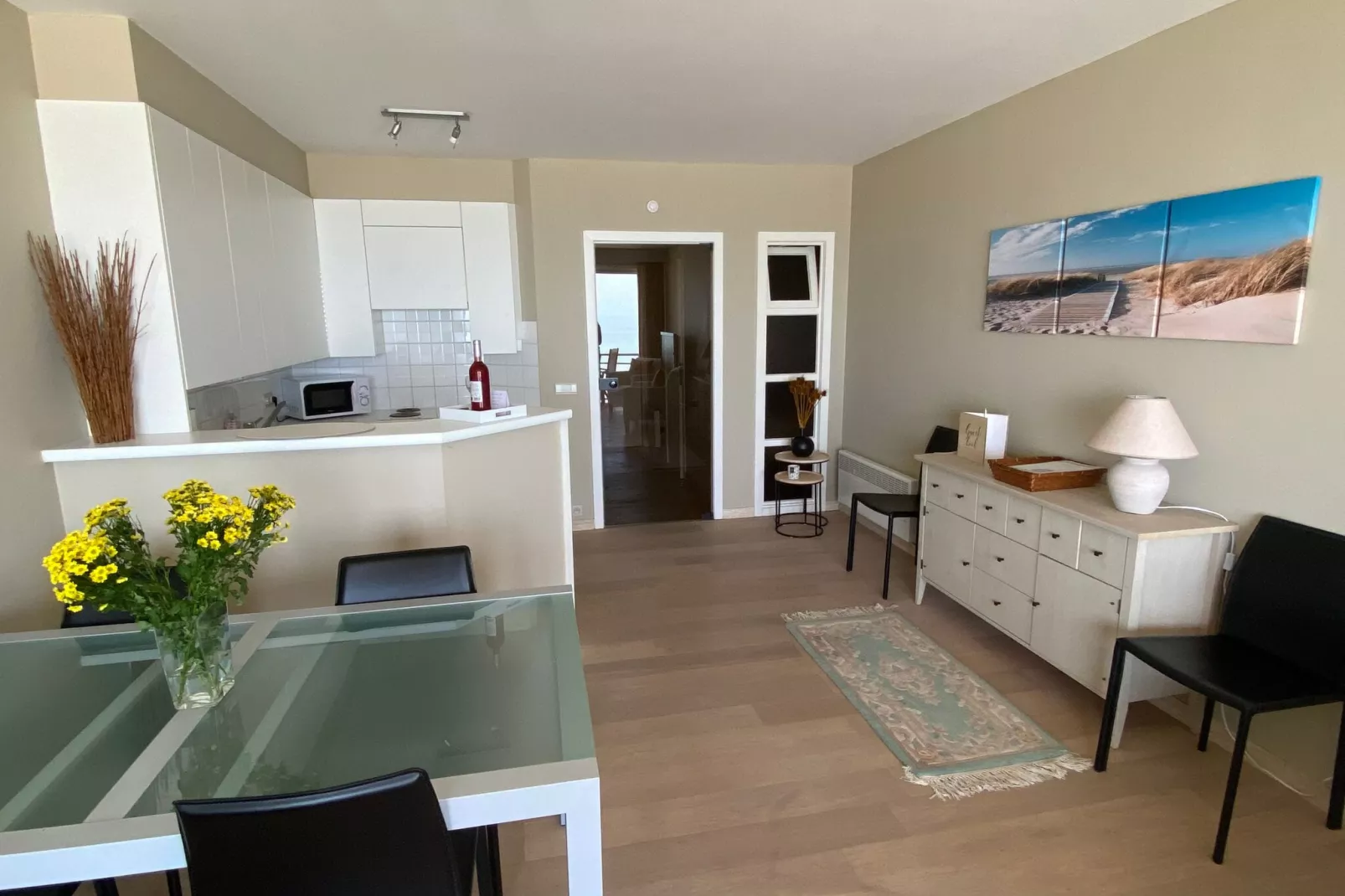 SCORPIO B-Dining room