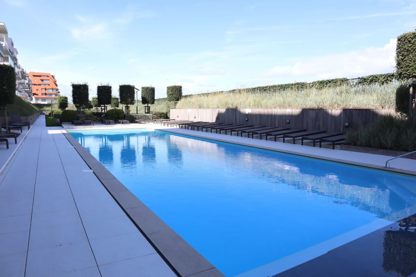 AELLO 105-Pool