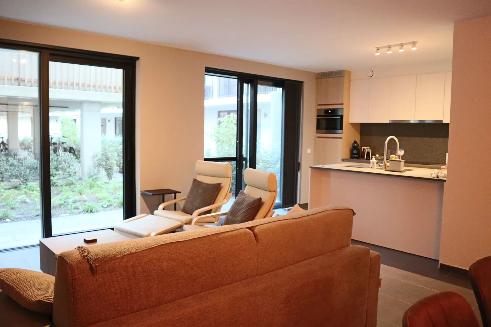 THE GREEN 0001PK-Living room