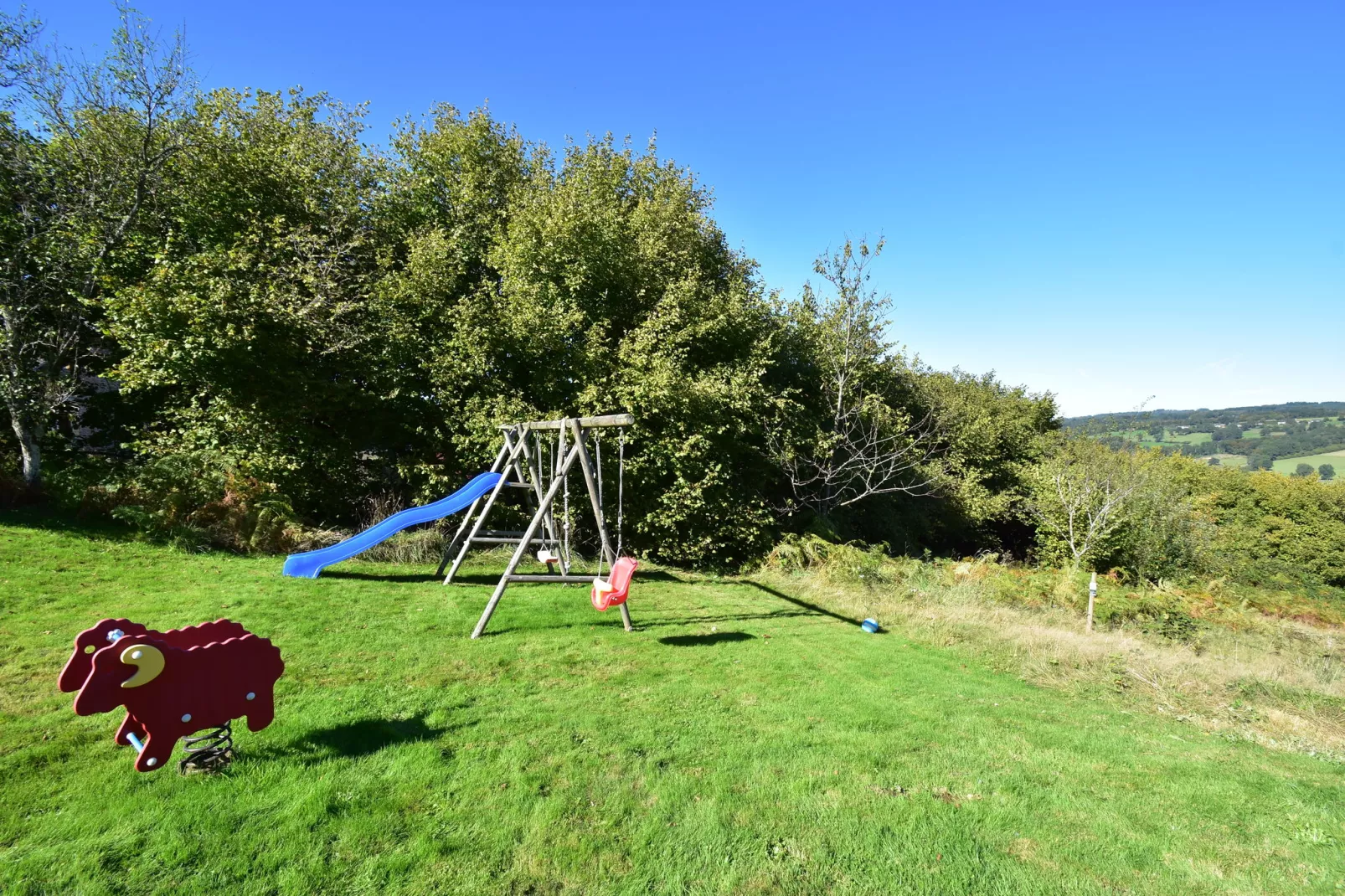 Maison de vacances Sussac-Gardens summer