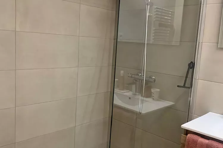 ZONNESTRAAL B 101-Badezimmer