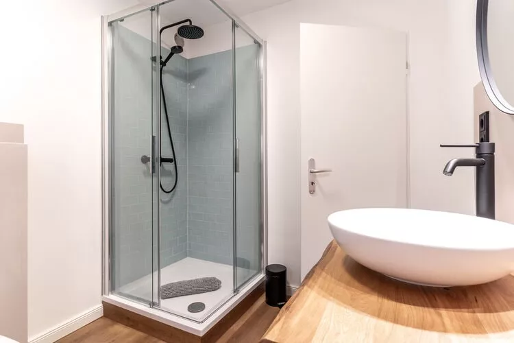 DHH June-Bathroom