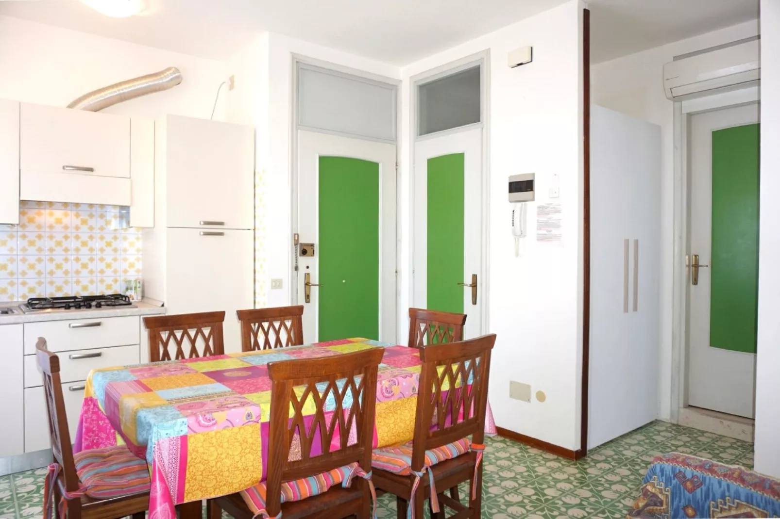 Portesin 32B-Kitchen