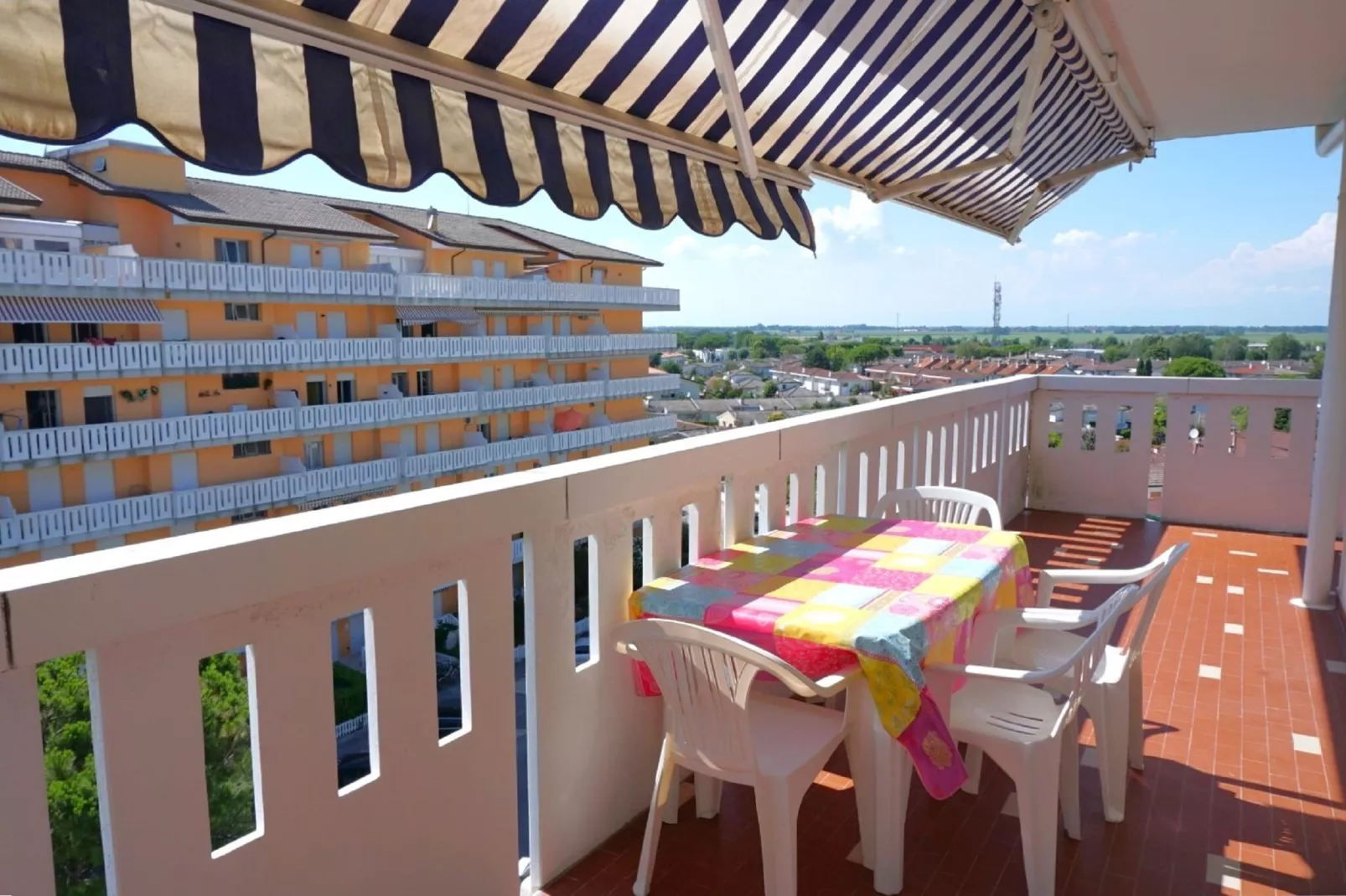 Portesin 32B-Terrace balcony