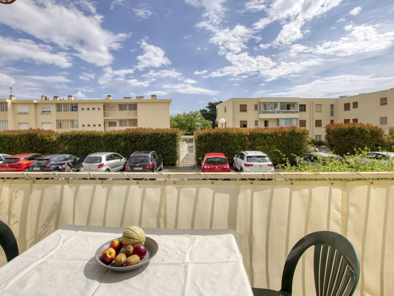 Les Bermudes-Outside