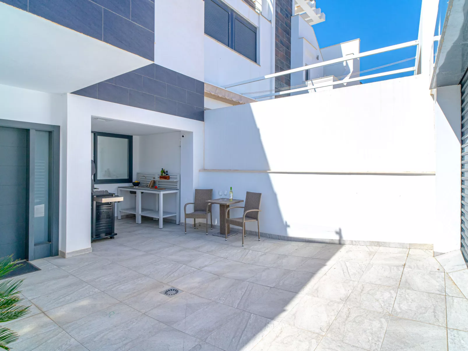 Aldea-Outside